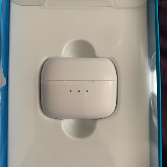 Wireless Earphones - Picture 2 of 4